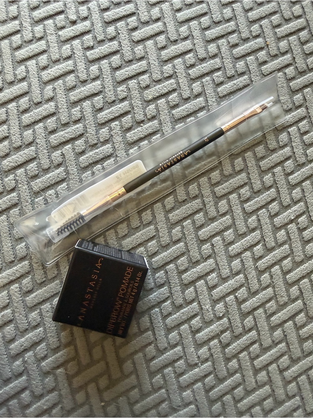 Anastasia dip brow